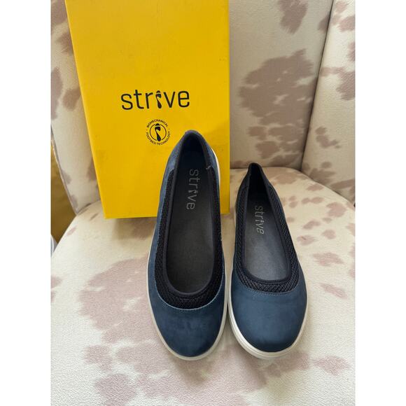 Strive Women’s Hampton Navy 7.5 M with Box - Picture 1 of 7